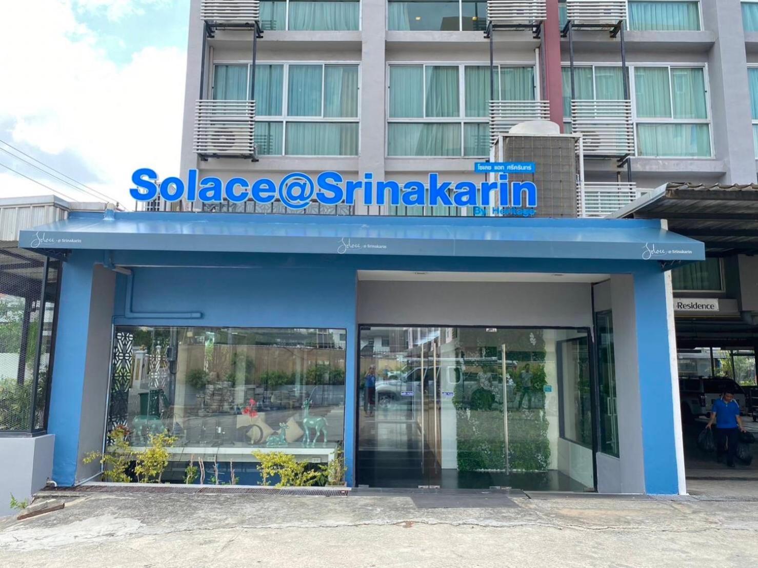 Solace At Srinakarin Hotel Bangkok Esterno foto